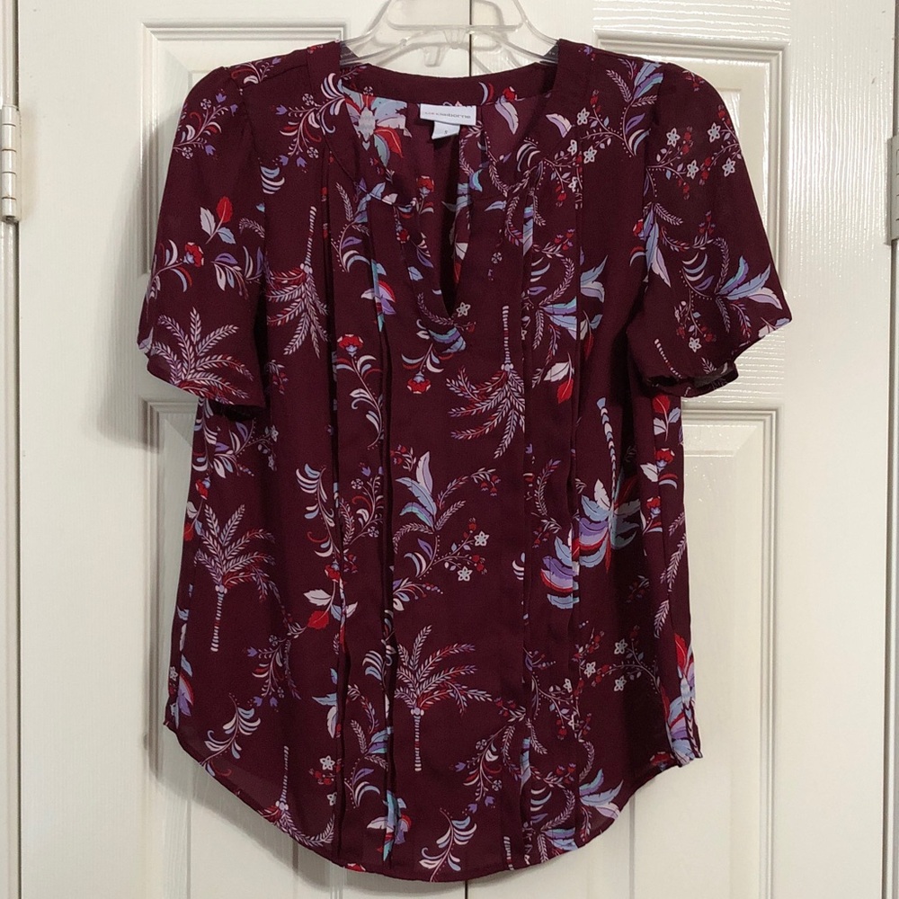 Liz Claiborne Burgundy Floral Blouse Size Small Short Sleeve w/ Palm Trees